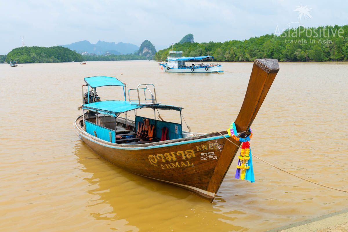 Деревянная лодка для экскурсий по манграм и на остров Ко Кланг (Koh Klang) 