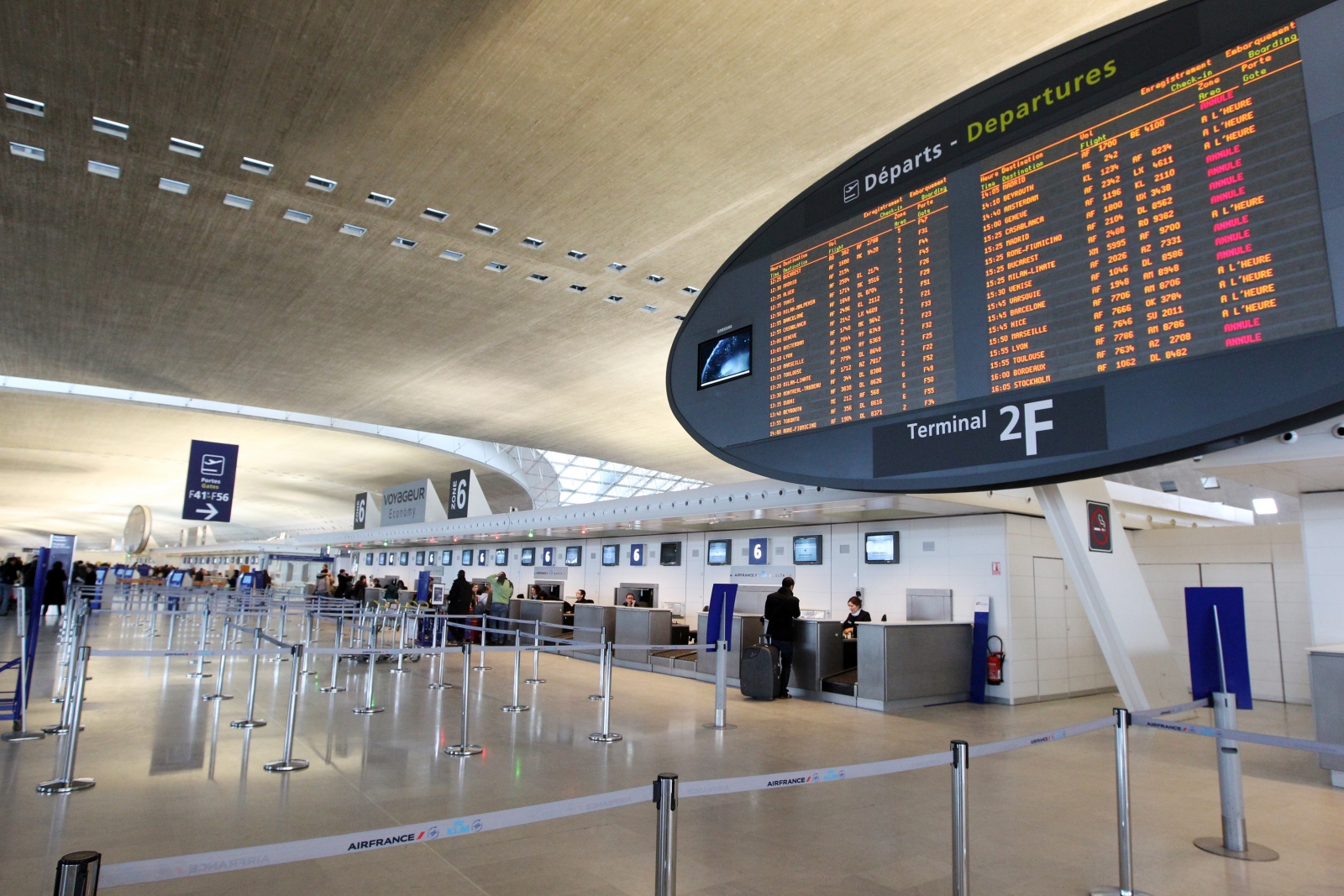 Аэропорт де голль вылет. Charles de Gaulle аэропорт.