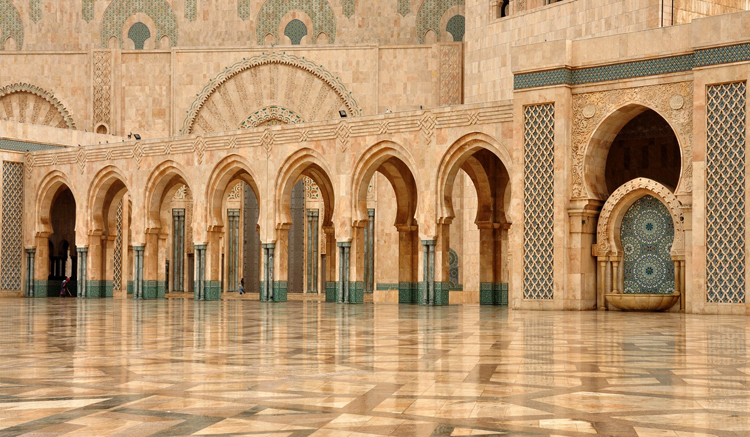 Внутри мечети Хасана Второго