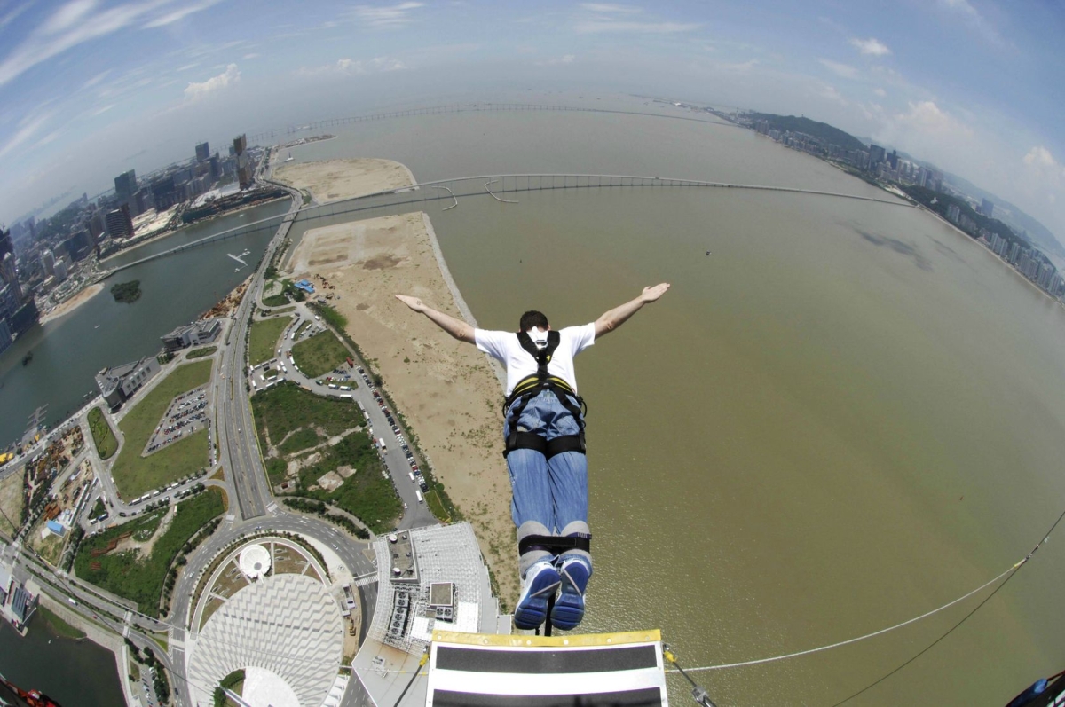 Bungee jumping in Macau, Китай