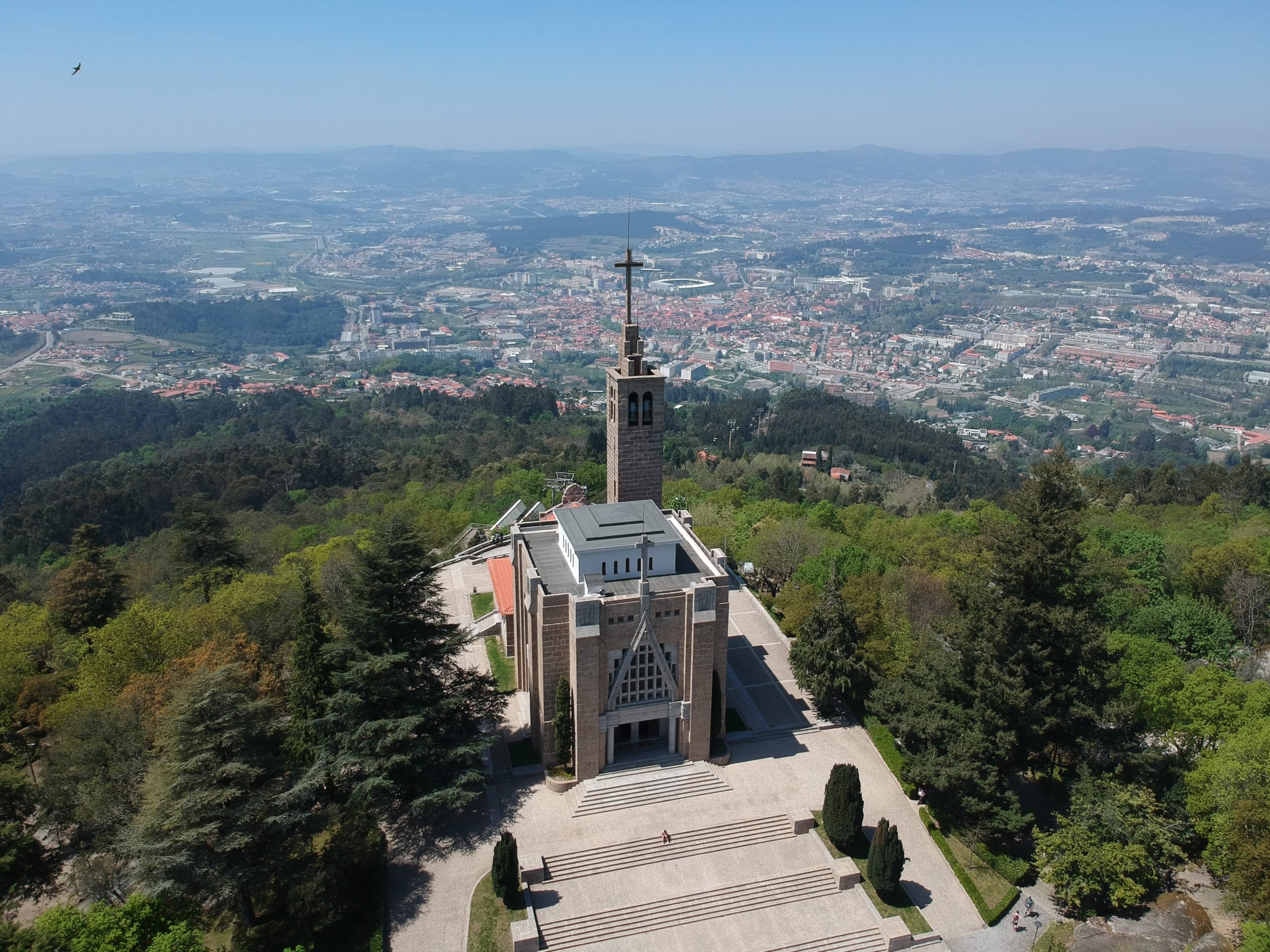 церковь Выстроена на холме Монте-да-Пенья
