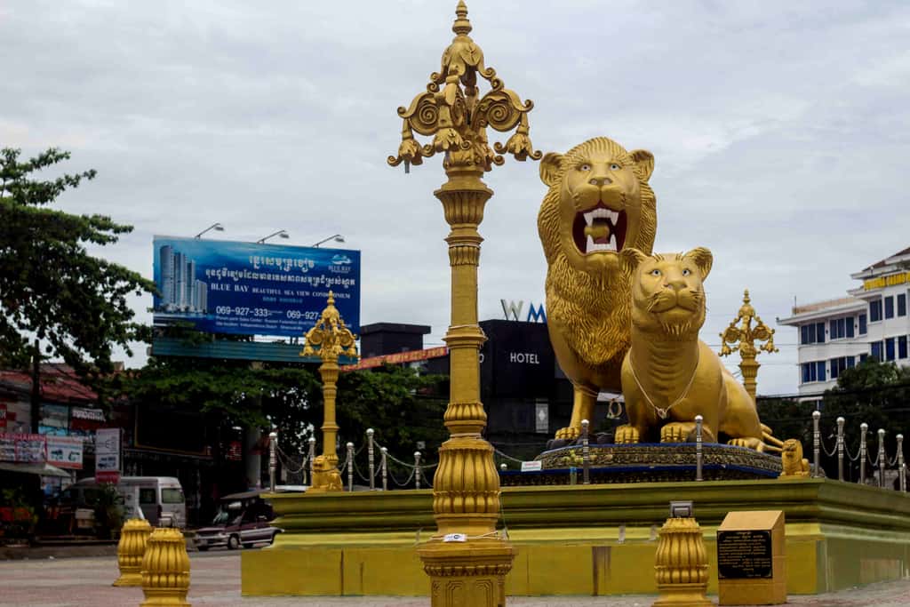Скульптура «Золотые львы», Сиануквиль