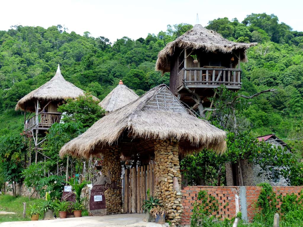Деревня Отрес с красивыми уникальными деревянными бунгало