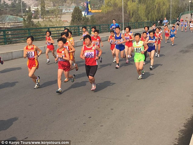 Over 1000 people took part in the marathon, which has invited Western amateurs to join since 2014