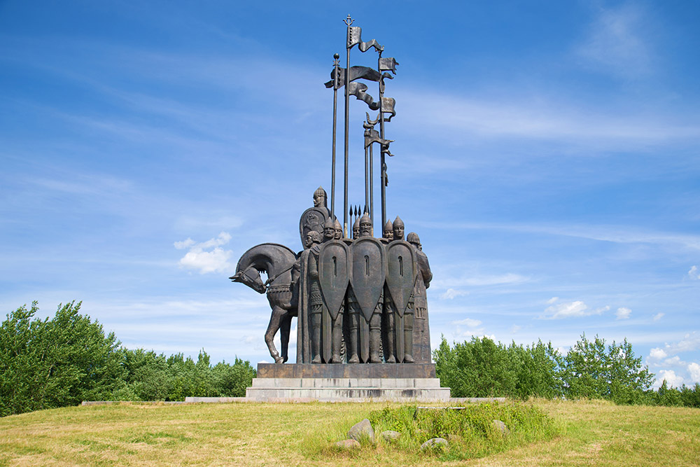 На горе, где стоит монумент, почти всегда ветрено, поэтому одевайтесь теплее. Фото: Karasev Victor / Shutterstock