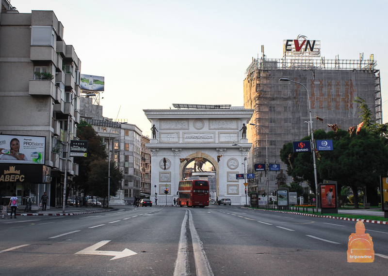 Триумфальная арка в Скопье