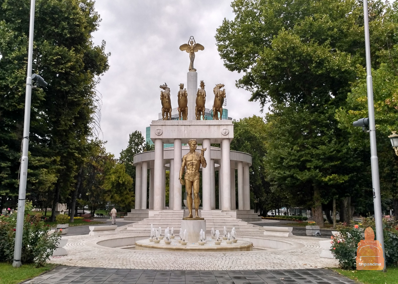 Скульптура Прометея в Скопье
