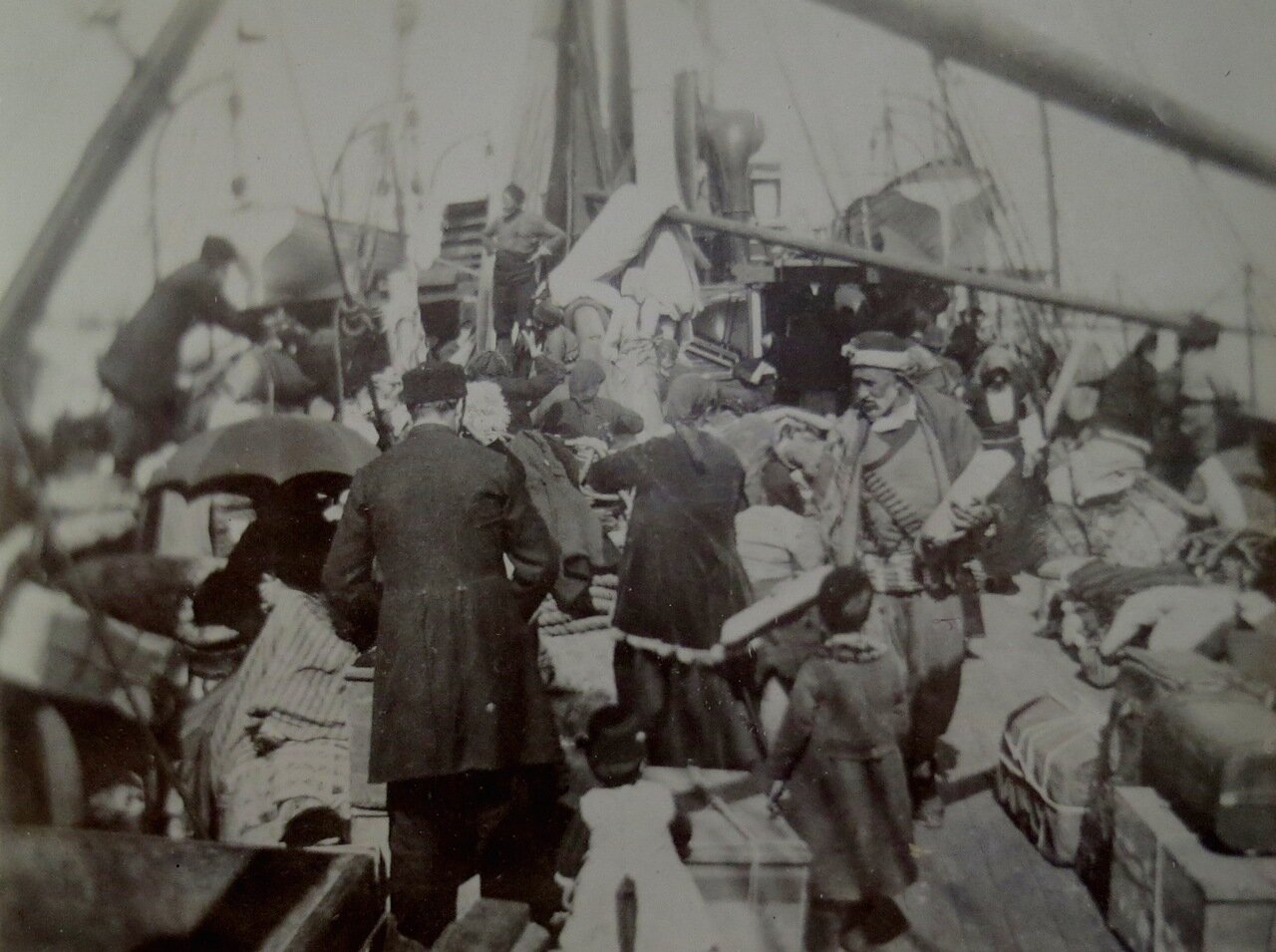 Ливан. Бейрут. Русские пилигримы, возвращающиеся на корабле Корнилов после празднования православной пасхи в Иерусалиме