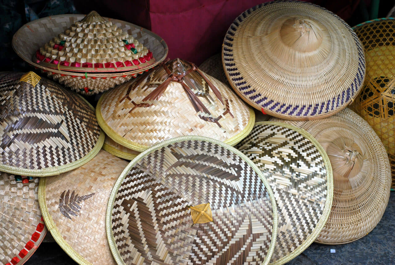 Остроконечные вьетнамские шляпы