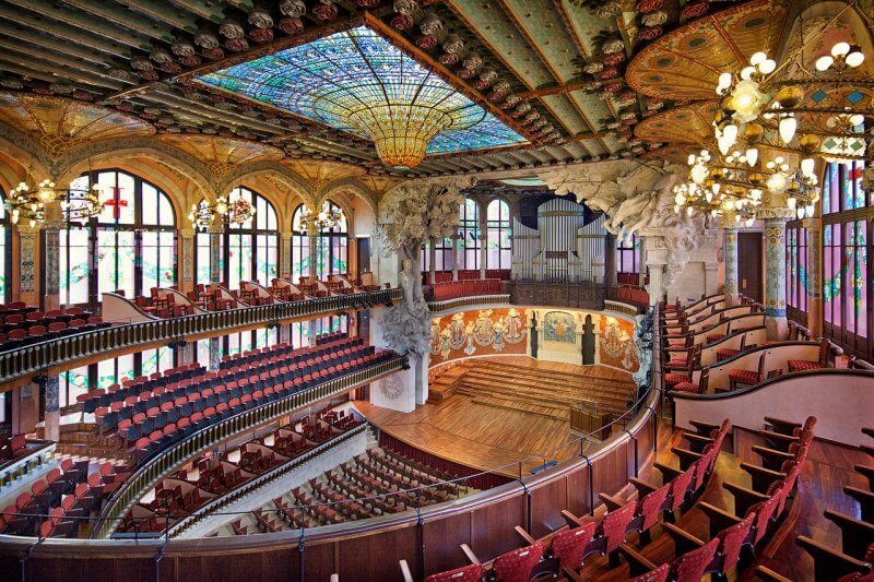Концертный зал дворца каталонской музыки