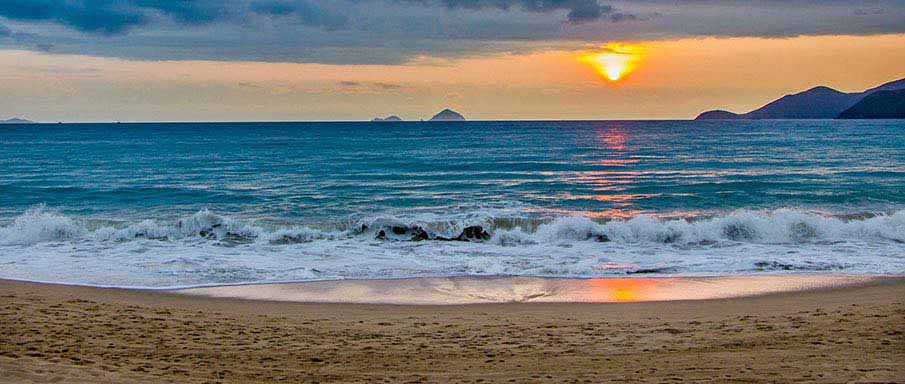 nha-trang-beach-sunset-vietnam