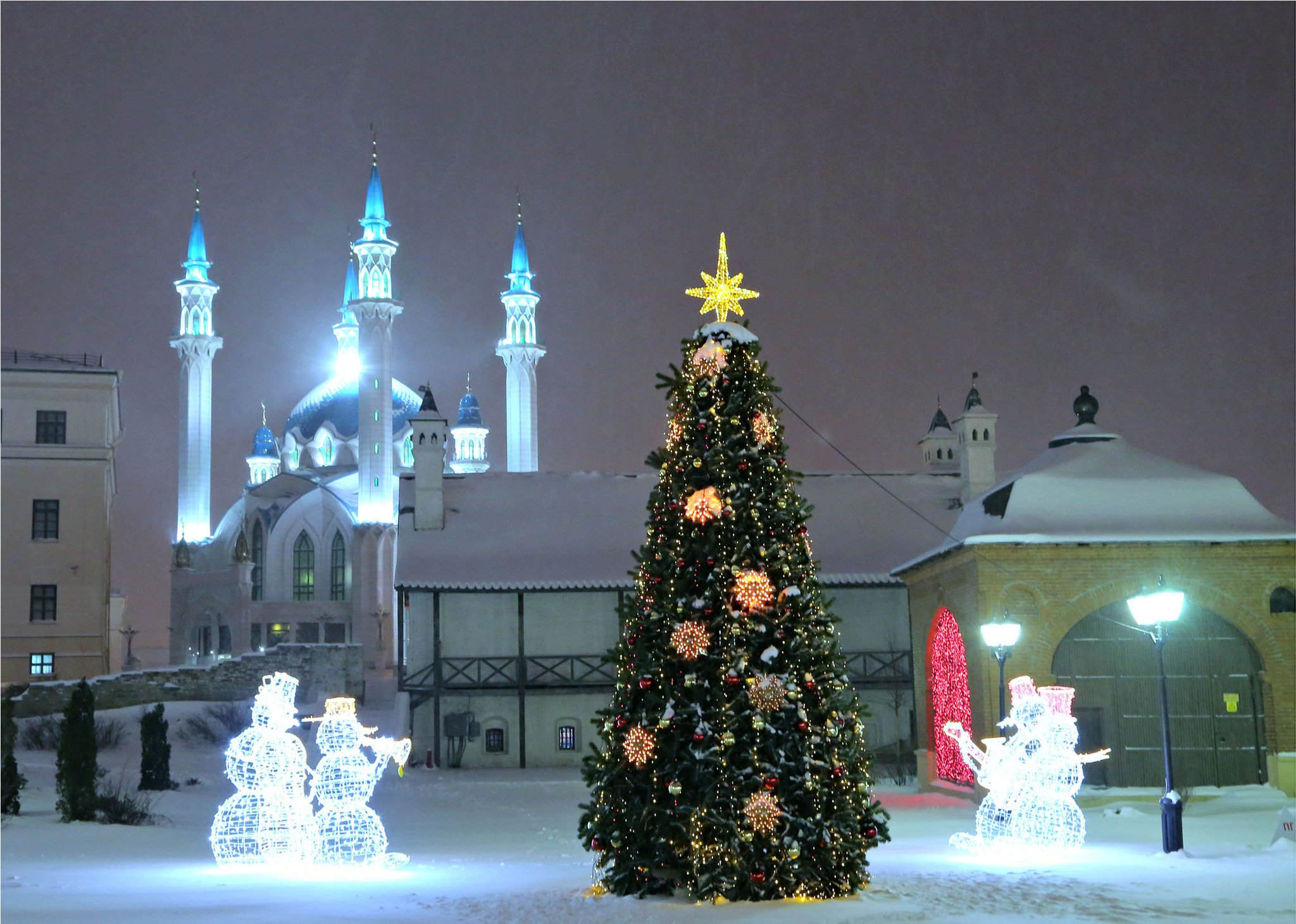 Казань новогодняя фото. Елка у Кремля Казань. Казань Кремлевская 2020. Казань Кремль 2021. Новогодний Казанский Кремль.