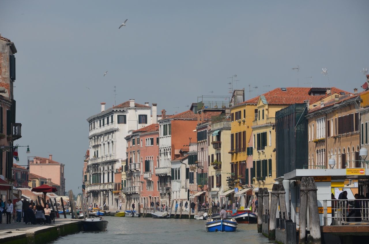 Aq8fWxSsK-o Венеция — один из самых романтичных уголков мира.