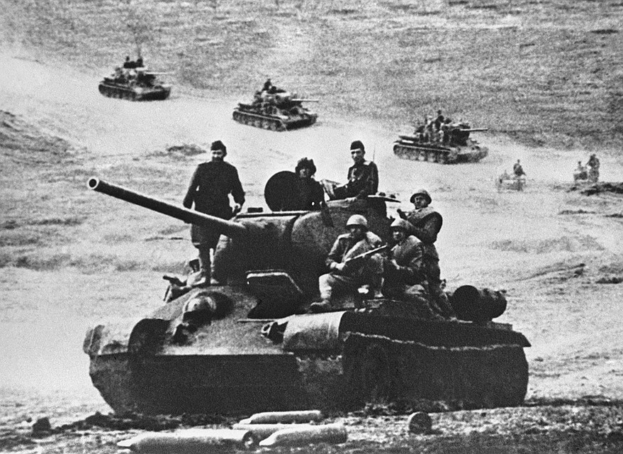 Сначала немецкие танки по огневой мощи до поры превосходили наши Т-34 (пока на нем не появилась гораздо более мощная пушка) Фото: фотохроника ТАСС.