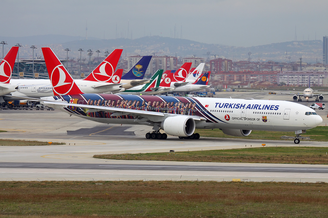 https://upload.wikimedia.org/wikipedia/commons/thumb/f/f8/Turkish_Airlines_Boeing_777-300ER_TC-JJI_IST_2012-11-24.png/640px-Turkish_Airlines_Boeing_777-300ER_TC-JJI_IST_2012-11-24.png