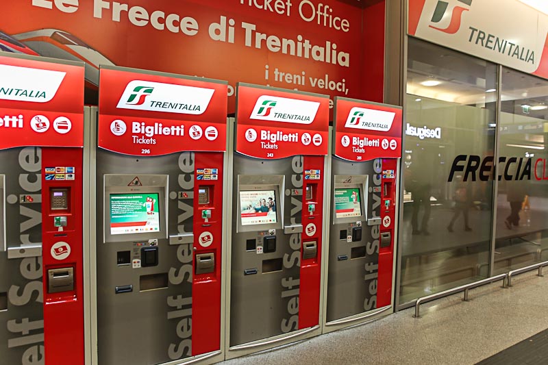 Киоски для покупки билетов на поезда в Италии
