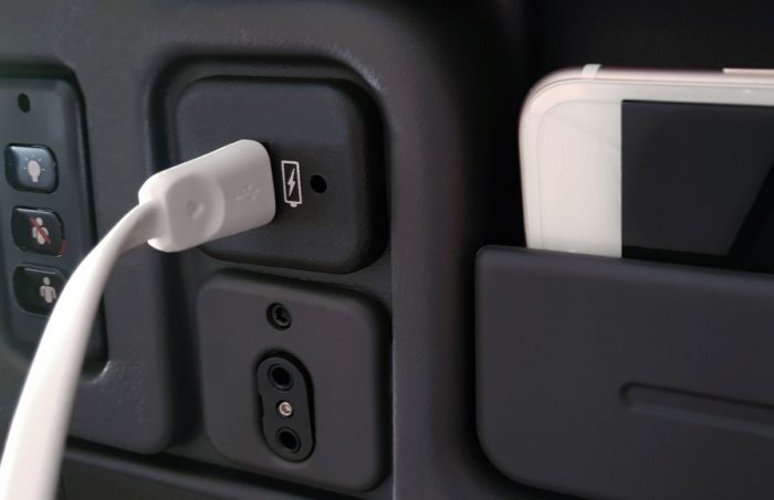 Розетка USB в самолете