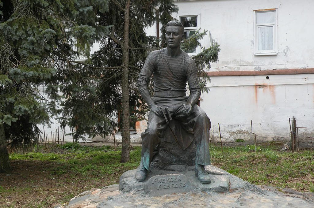 Памятник Алексею Лебедеву