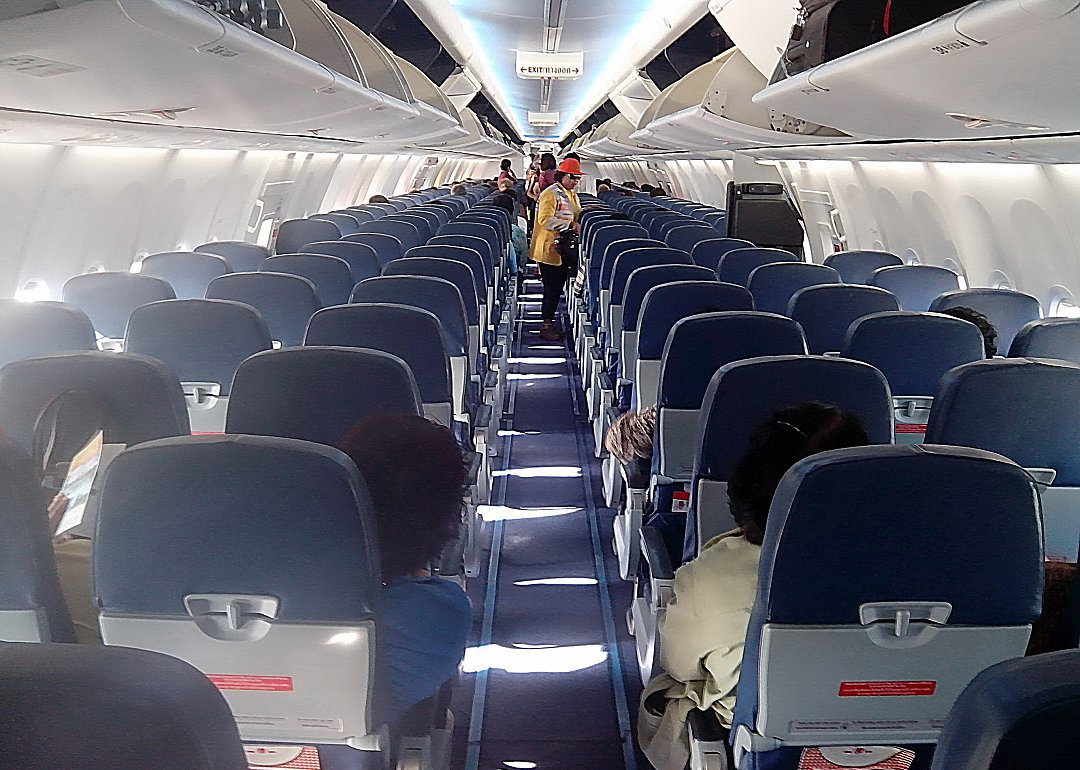 Самолёт Boeing 737-900: нумерация мест в салоне, схема посадочных мест, лучшие места