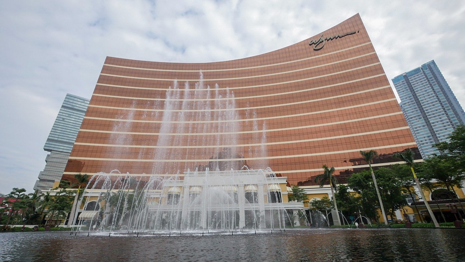 Watching the fountain at Wynn Macau is a must on a day trip to Macau