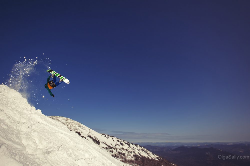 Jumping Snowboarder, Russia